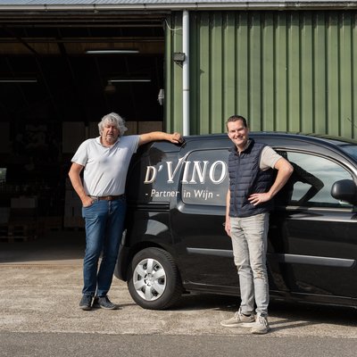 d'Vino team bij de bus